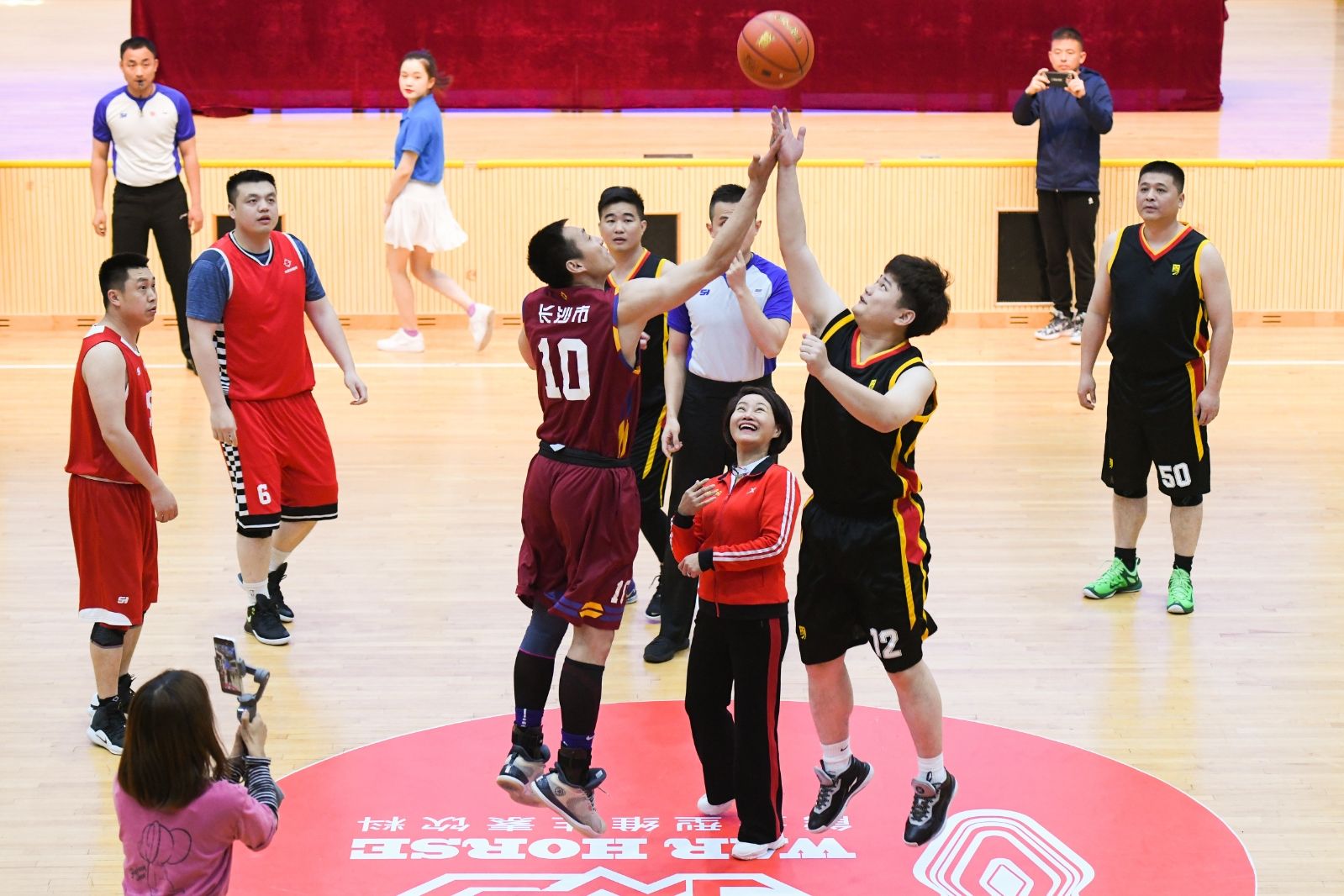 长沙市第十届运动会（市直机关组）篮球赛 暨“战马杯”第十五届市直机关干部职工篮球赛火热开赛！